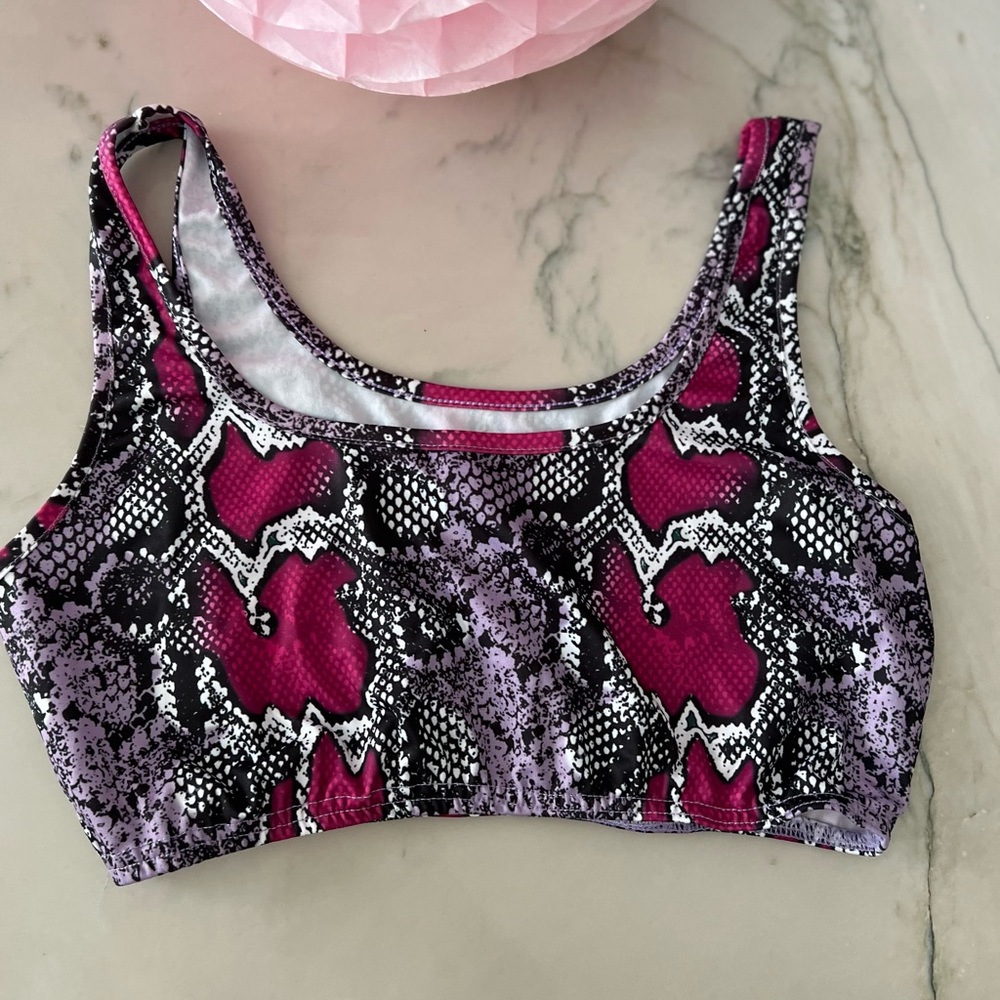 Women’s Snakeskin print sports bra Sz L color pink/purple/gray/blk
